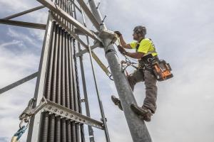 ANSI/ISEA 121-2023: The Updated Global Standard for Dropped-Object Prevention